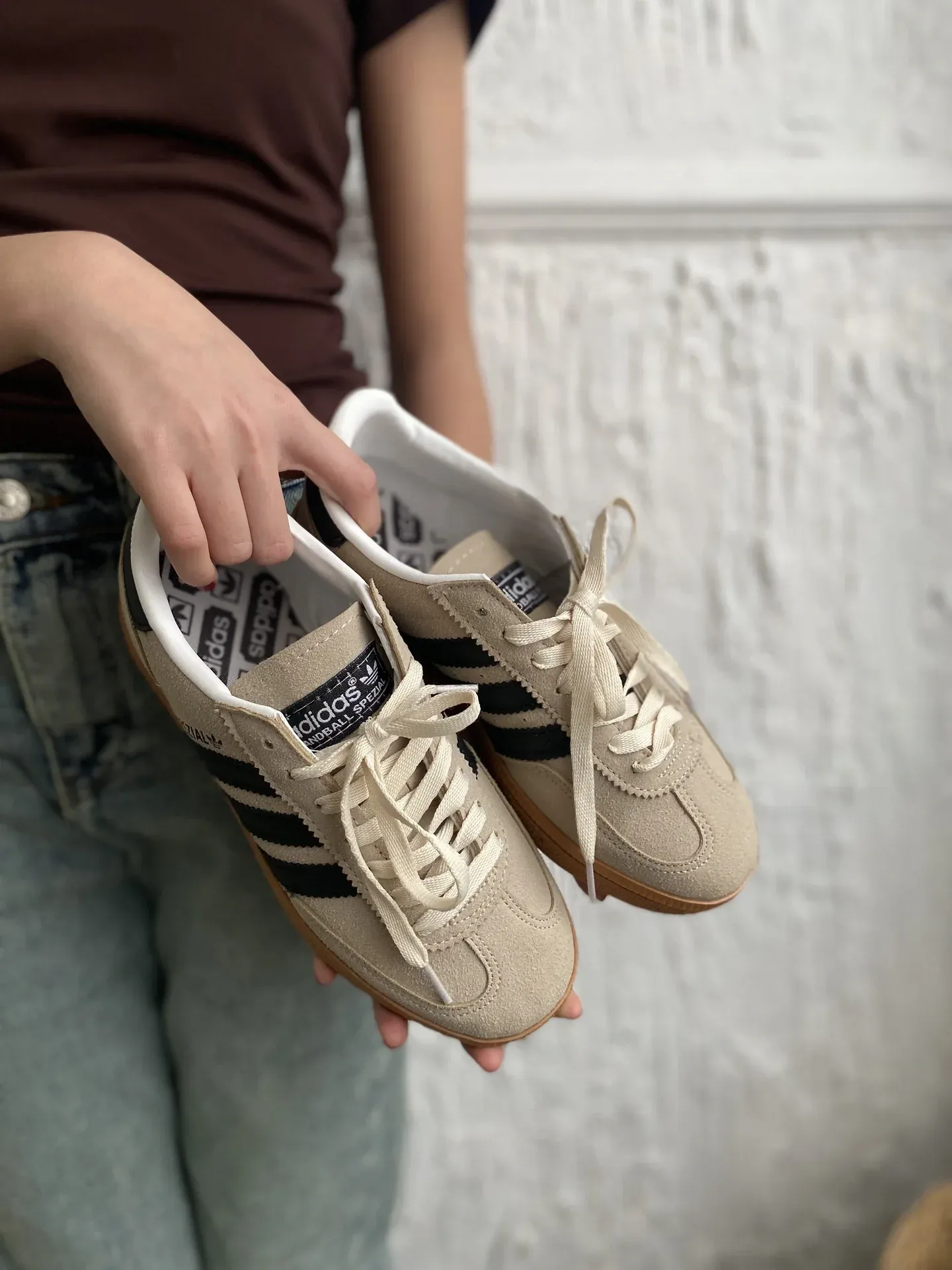 Adidas Spezial Bej Süet – Siyah Detaylı