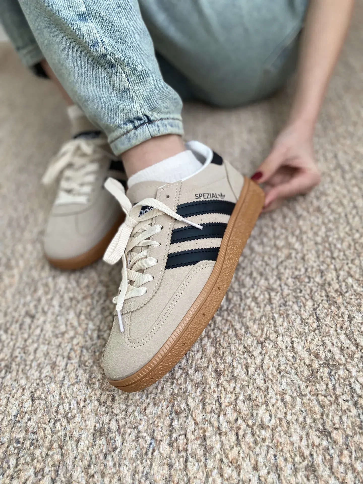 Adidas Spezial Bej Süet – Siyah Detaylı