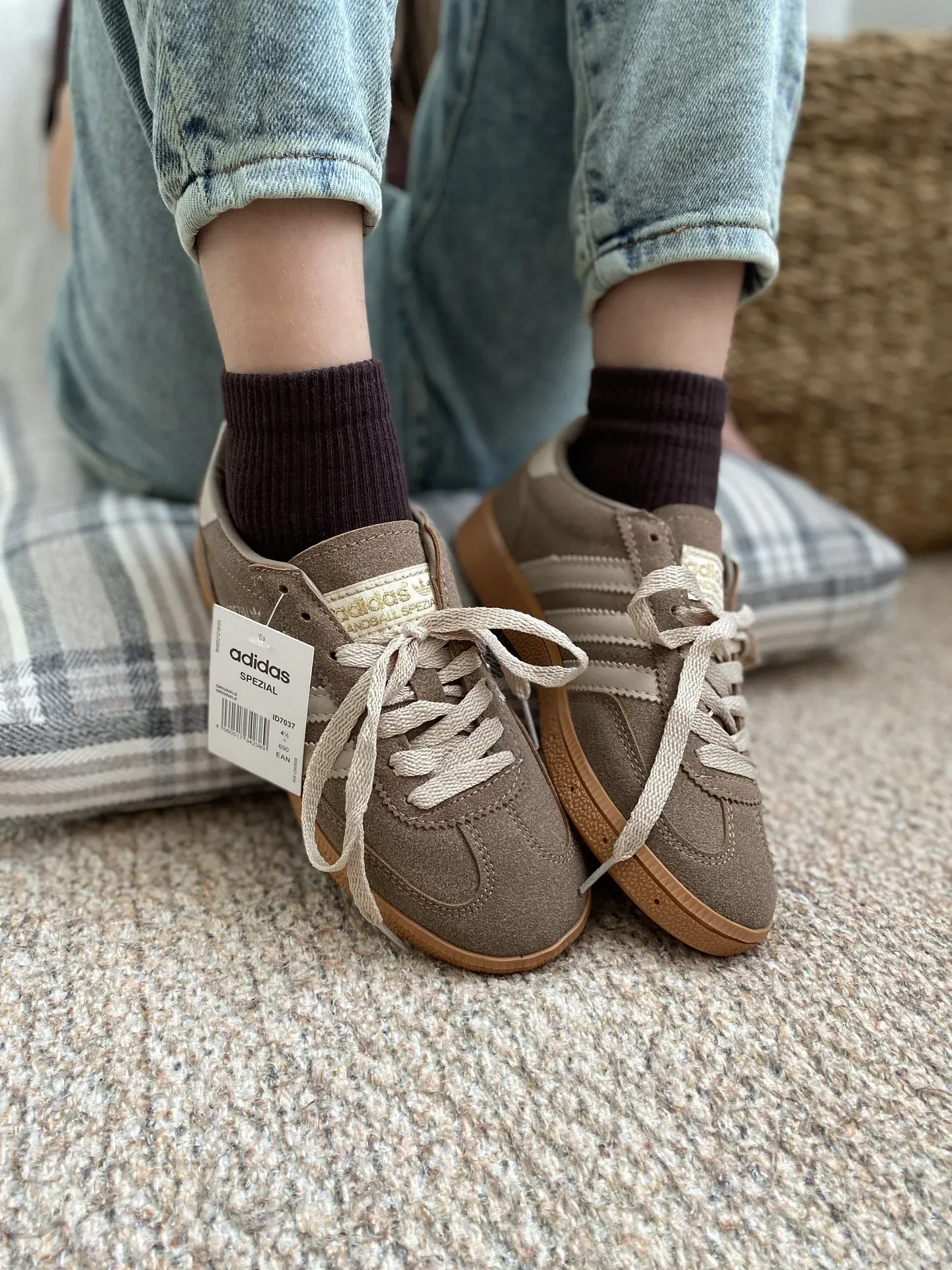 Adidas Spezial Kahverengi Süet – Koyu Krem Şeritli