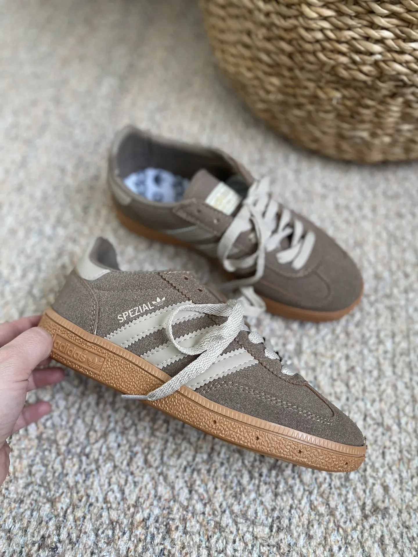 Adidas Spezial Kahverengi Süet – Koyu Krem Şeritli